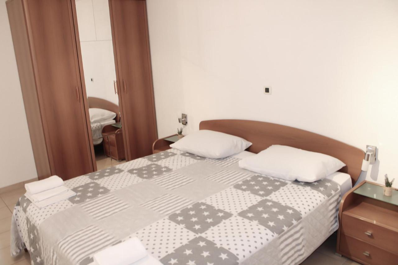 Apartments Larus Baška Voda Extérieur photo