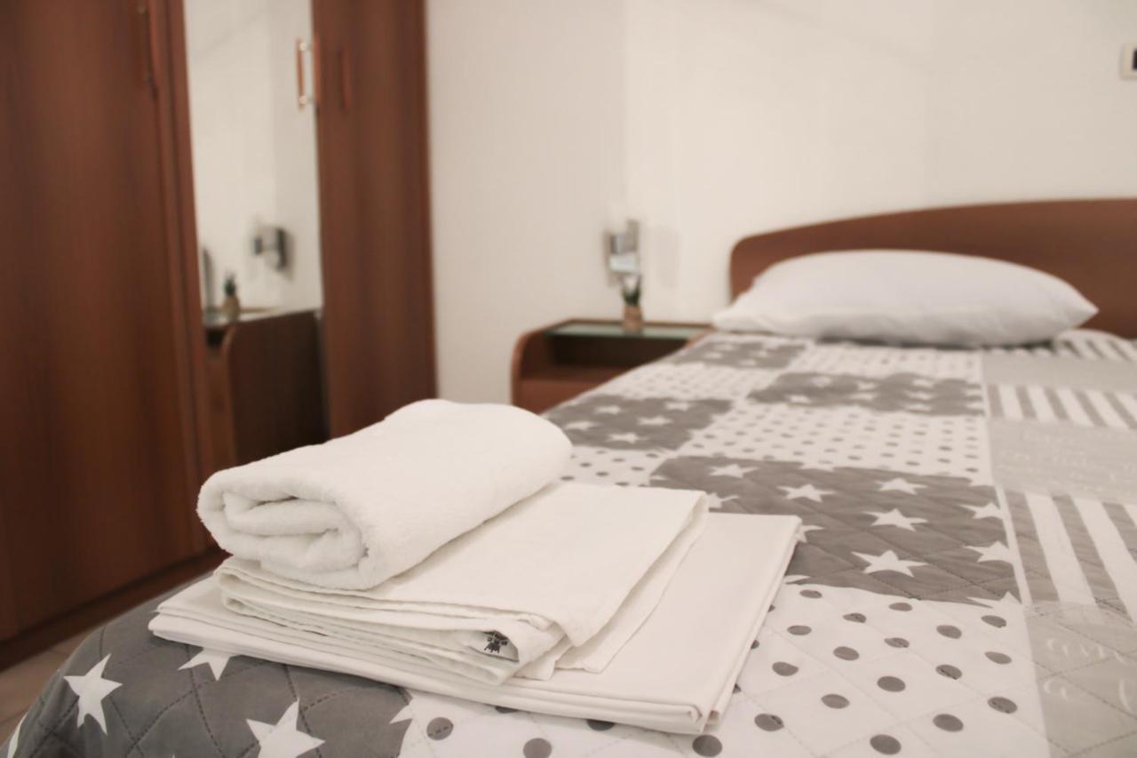 Apartments Larus Baška Voda Extérieur photo