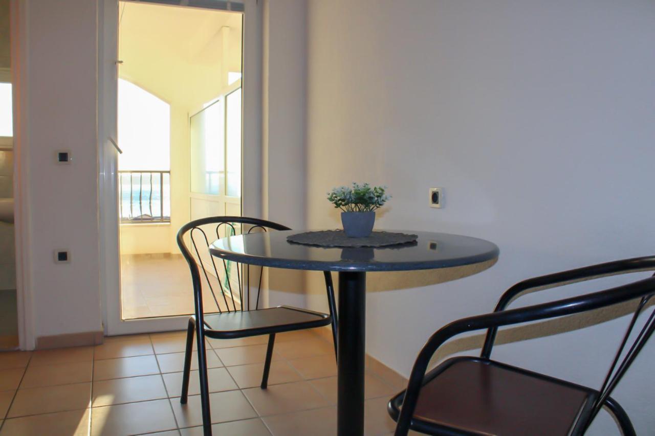 Apartments Larus Baška Voda Extérieur photo