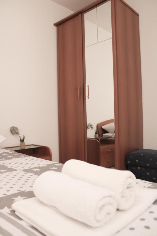 Apartments Larus Baška Voda Extérieur photo