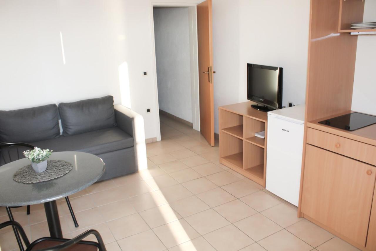 Apartments Larus Baška Voda Extérieur photo