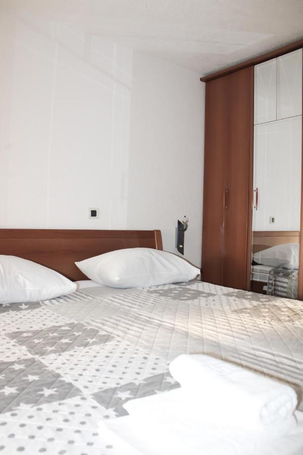 Apartments Larus Baška Voda Extérieur photo