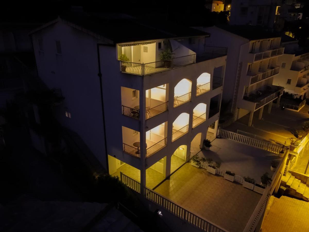 Apartments Larus Baška Voda Extérieur photo