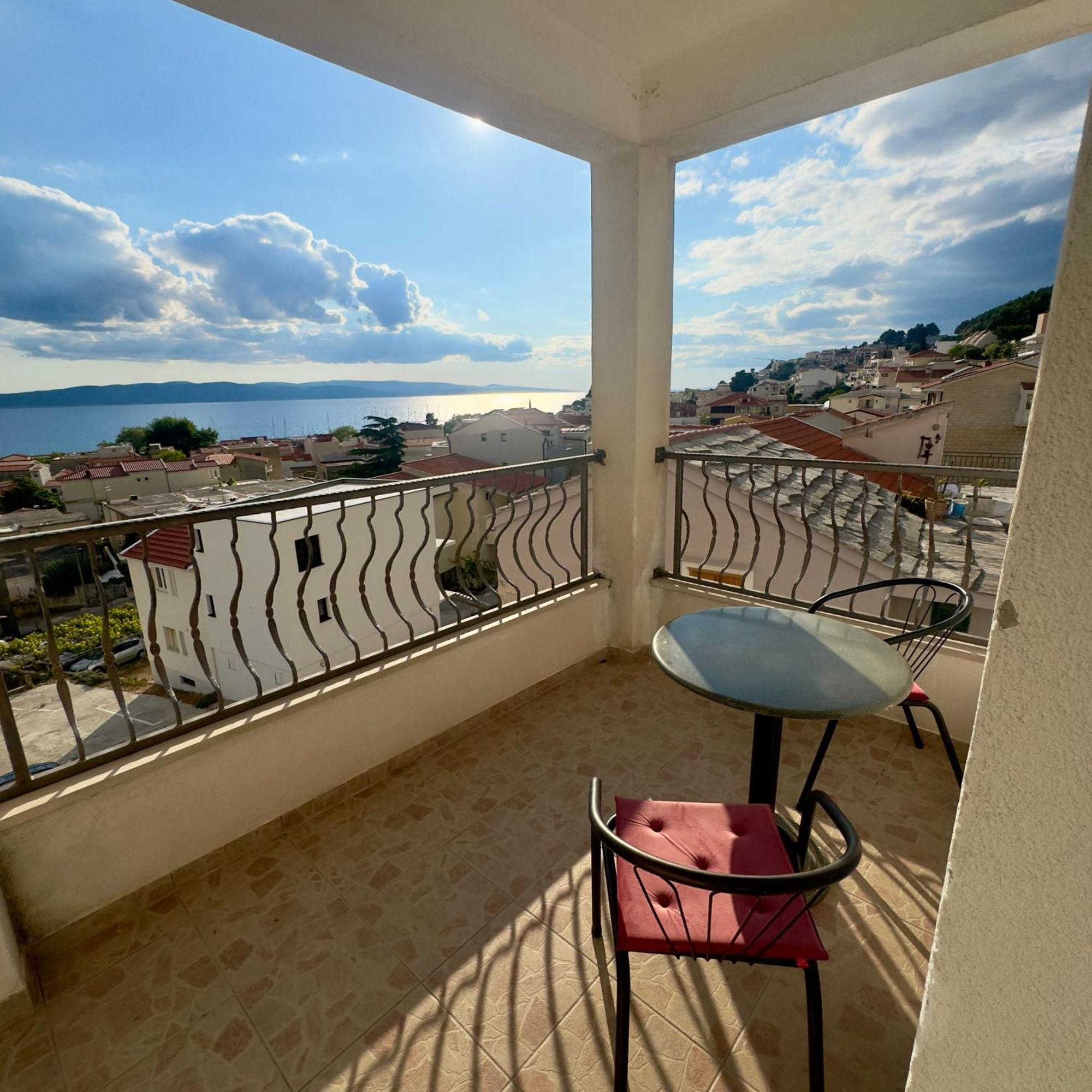 Apartments Larus Baška Voda Extérieur photo